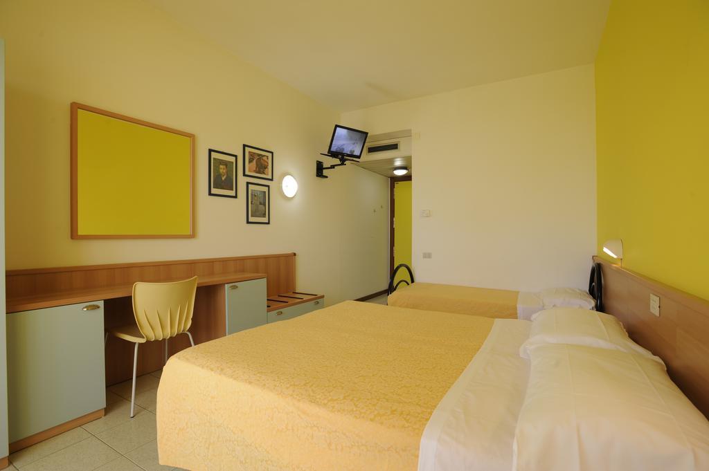 Club Hotel Le Nazioni Montesilvano Marina Cameră foto