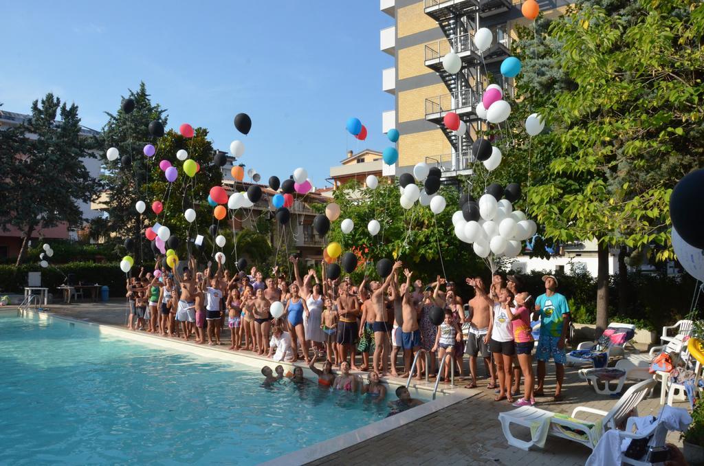 Club Hotel Le Nazioni Montesilvano Marina Exterior foto