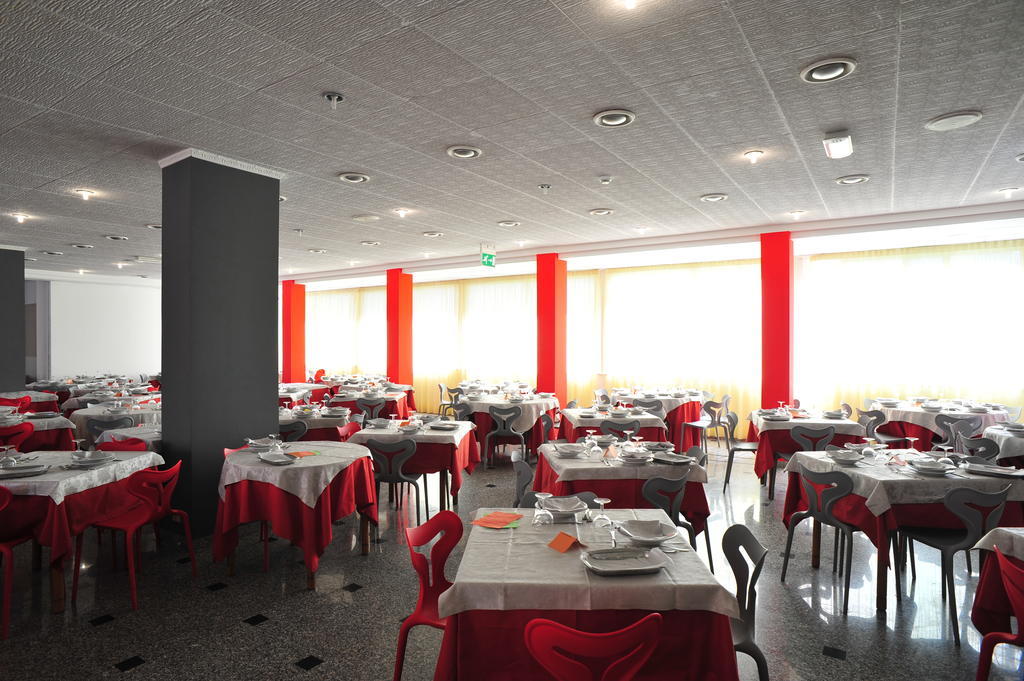 Club Hotel Le Nazioni Montesilvano Marina Exterior foto