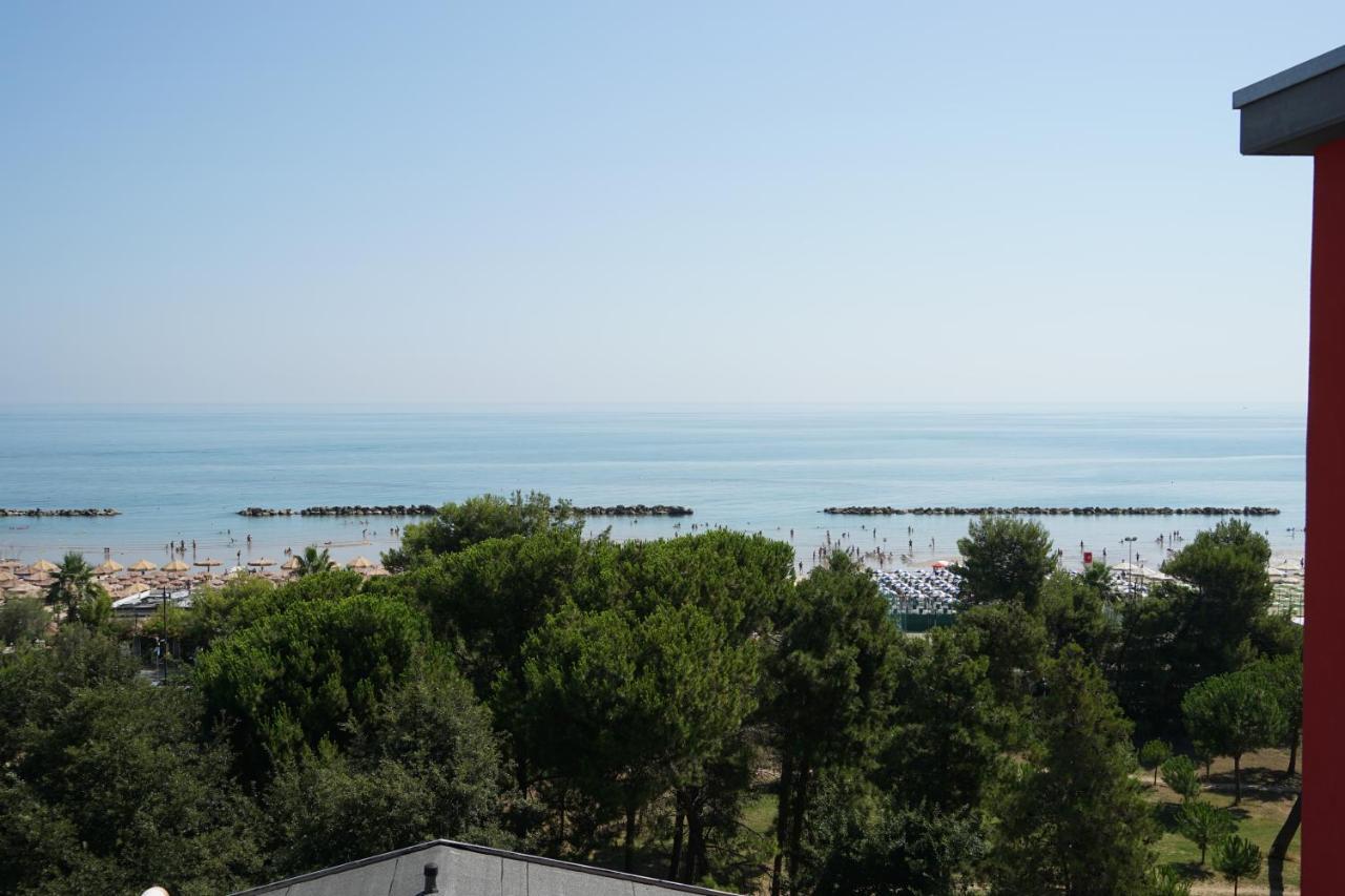 Club Hotel Le Nazioni Montesilvano Marina Exterior foto